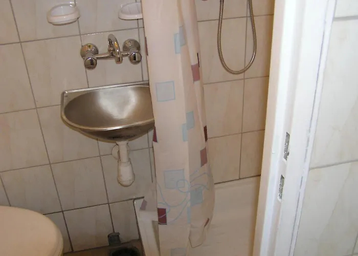 P1 Okropnie Mala Kawalerka Z Lazienka Centrum 5 Przystankow Halczyna 9 Krakow